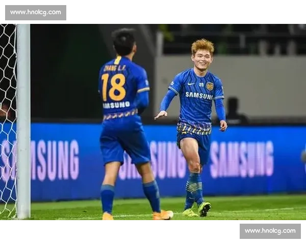 黄紫昌带伤出战创纪录!额眉缝八针仍头球破门 黄紫昌带伤出战创纪录!额眉缝八针仍头球破门